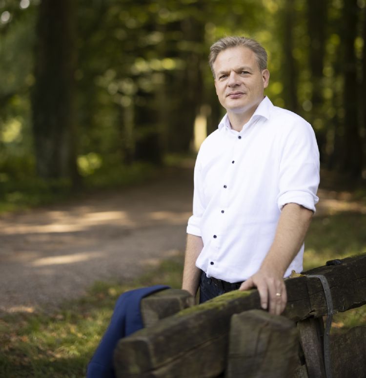 Kamerlid Omtzigt zette zich met een amendement in voor het berekenen van het lagere OZB-woningtarief voor sportverenigingen. Kamerlid Omtzigt zette zich met een amendement in voor het berekenen van het lagere OZB-woningtarief voor sportverenigingen.