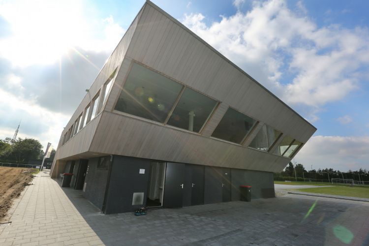 Een clubhuis dient voor de WOZ als één geheel gewaardeerd te worden. Een clubhuis dient voor de WOZ als één geheel gewaardeerd te worden.