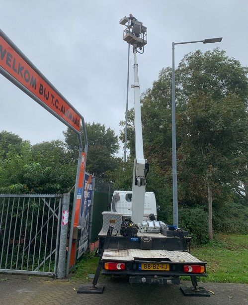 Met alleen het aanbrengen van ledverlichting red je het niet. Met alleen het aanbrengen van ledverlichting red je het niet.