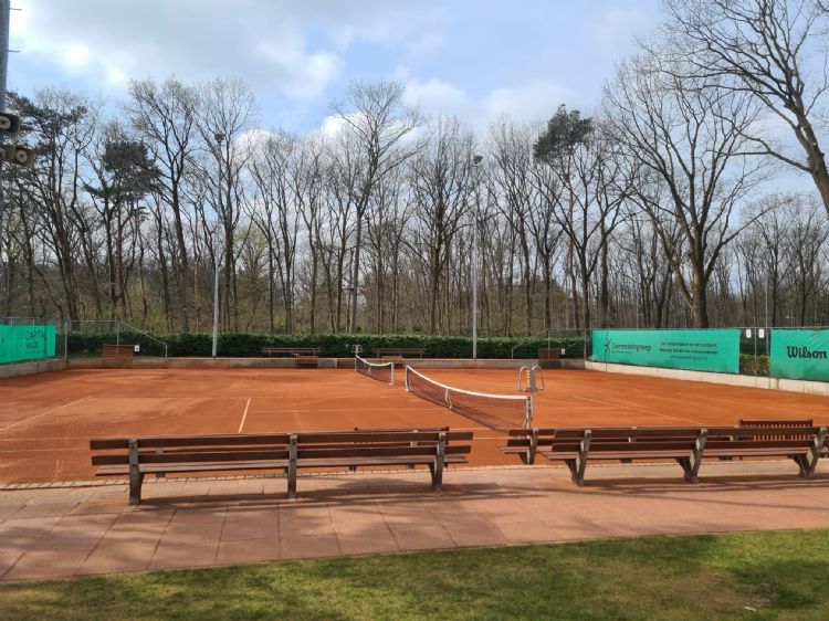 Gravelbaan onder afschot bij Shot Zeist Gravelbaan onder afschot bij Shot Zeist