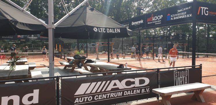 Druk bezette padelbanen bij LTC Dalen Druk bezette padelbanen bij LTC Dalen