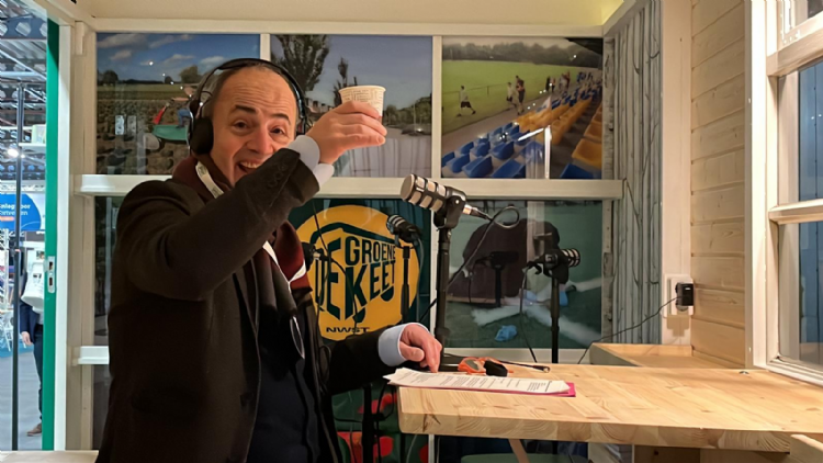 Hoofdredacteur Hein van Iersel zit klaar voor een serie podcasts Hoofdredacteur Hein van Iersel zit klaar voor een serie podcasts