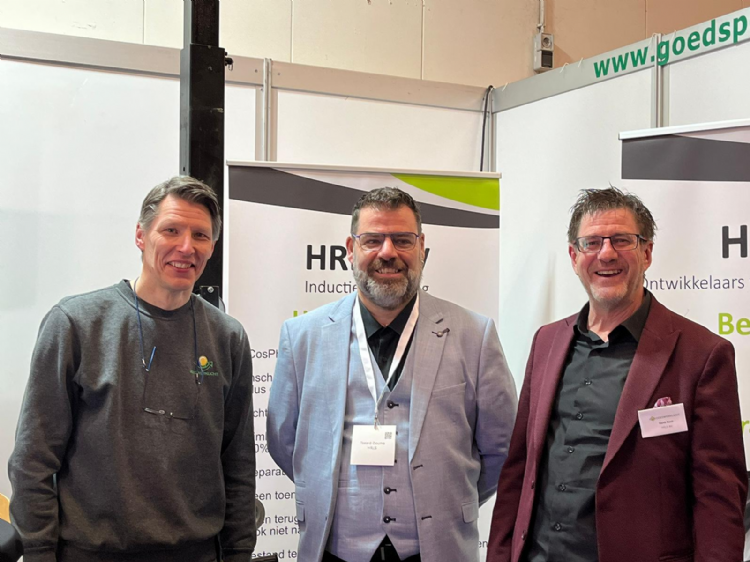 Teun Tollenaar, Tseard Douma en René Bout van HRLS staan met hun jonge bedrijf voor het eerst op de beurs Teun Tollenaar, Tseard Douma en René Bout van HRLS staan met hun jonge bedrijf voor het eerst op de beurs