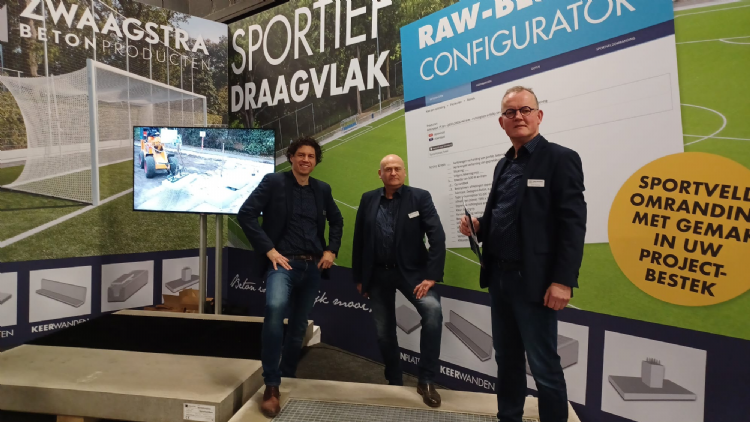 André Veerkamp, Einte Faber en Danny Achttien bemannen de robuuste stand van Zwaagstra Beton en vroegen ook aandacht voor de bestekconfigurator van hun bedrijf André Veerkamp, Einte Faber en Danny Achttien bemannen de robuuste stand van Zwaagstra Beton en vroegen ook aandacht voor de bestekconfigurator van hun bedrijf