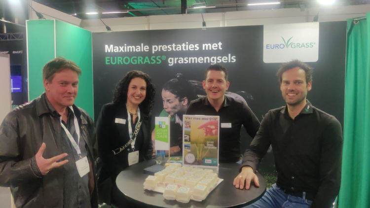 DSV trakteert op 100 jaar. Henk Sjerps is er ook bij DSV trakteert op 100 jaar. Henk Sjerps is er ook bij