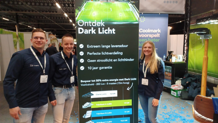 Niels Boel, Christiaan Bos en Evi Dekker bij de stand van LI sports Niels Boel, Christiaan Bos en Evi Dekker bij de stand van LI sports