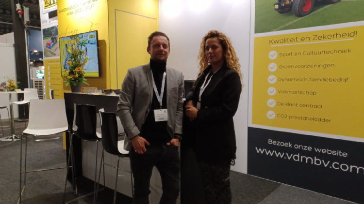 Rabiya Kahya en René Veringa van Aannemingsbedrijf Van der Meer hebben een leuke dag Rabiya Kahya en René Veringa van Aannemingsbedrijf Van der Meer hebben een leuke dag