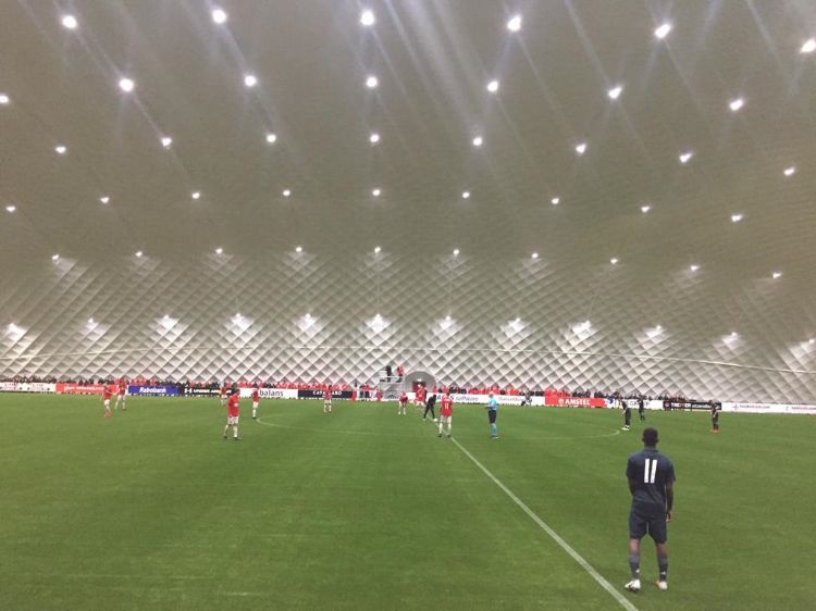 De eerste wedstrijd op het kunstgras: AZ Onder 16 tegen Real Madrid Onder 16.