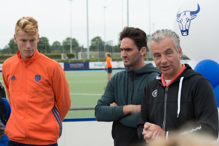 International Joep de Mol, oud-international Robert van der Horst en Anthony Boumans bij de opening van het Skillpark in Oss.