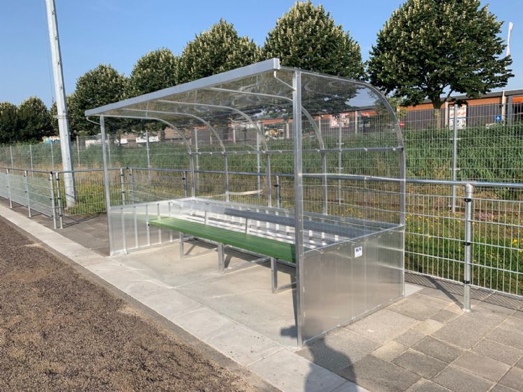 De dug-out met Greenmatter-planken. De dug-out met Greenmatter-planken.