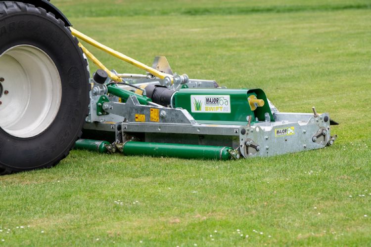 De MJ-400 Major Swift Rollermower heeft drie delen. De MJ-400 Major Swift Rollermower heeft drie delen.