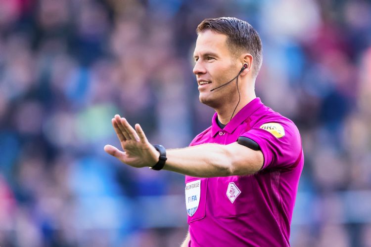 Topscheidsrechter Danny Makkelie geeft een uniek inkijkje in video-arbitrage (VAR). Bron foto: D. Makkelie Topscheidsrechter Danny Makkelie geeft een uniek inkijkje in video-arbitrage (VAR). Bron foto: D. Makkelie