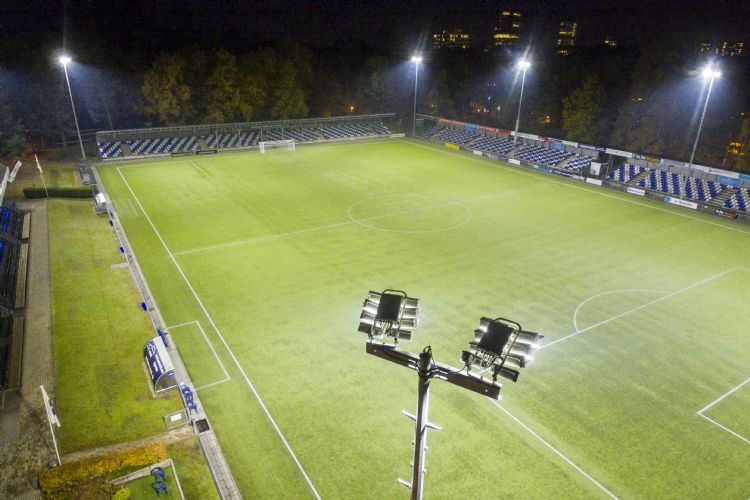 Ledverlichting bij AGOVV in Apeldoorn. Foto: Sportverlichting.com Ledverlichting bij AGOVV in Apeldoorn. Foto: Sportverlichting.com