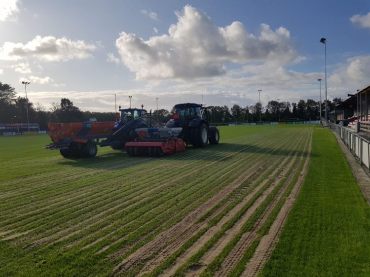 AH Vrij aan het werk met de Vibra Sandmaster AH Vrij aan het werk met de Vibra Sandmaster