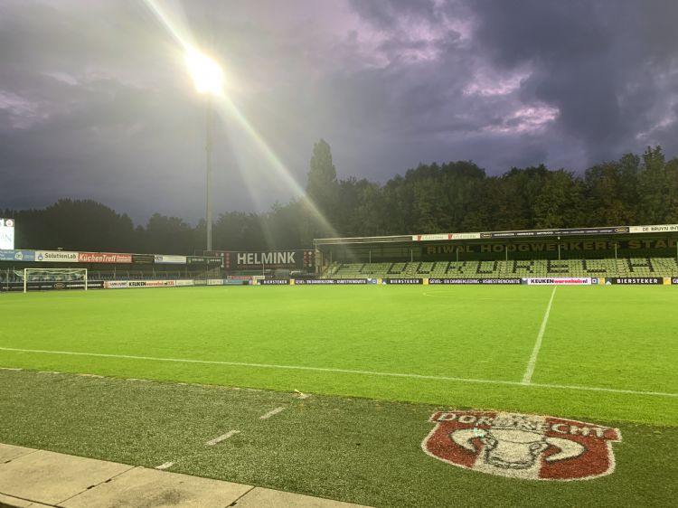 Met nieuwe ledverlichting zet het stadion van Dordrecht weer een stap vooruit. Met nieuwe ledverlichting zet het stadion van Dordrecht weer een stap vooruit.