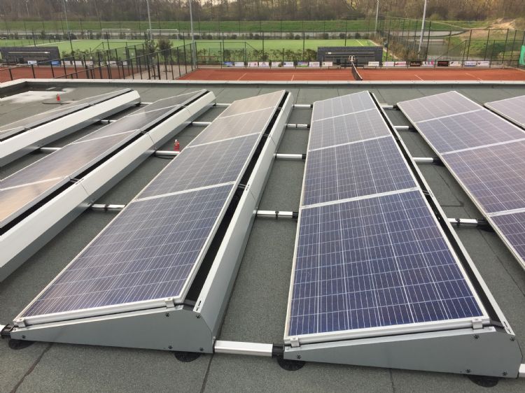SportStroom is ook gespecialiseerd in de berekening van businesscases voor grote installaties van zonnepanelen. SportStroom is ook gespecialiseerd in de berekening van businesscases voor grote installaties van zonnepanelen.