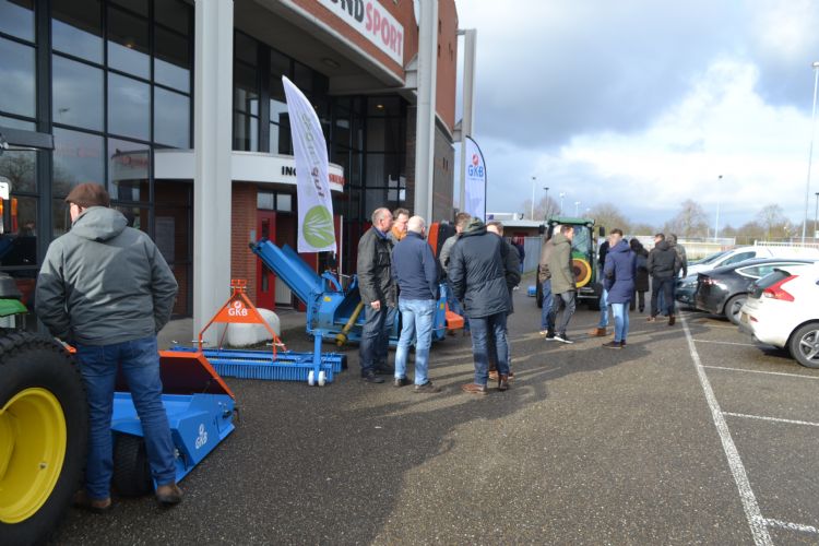 GKB toonde diverse modellen voor de hoofdingang. GKB toonde diverse modellen voor de hoofdingang.
