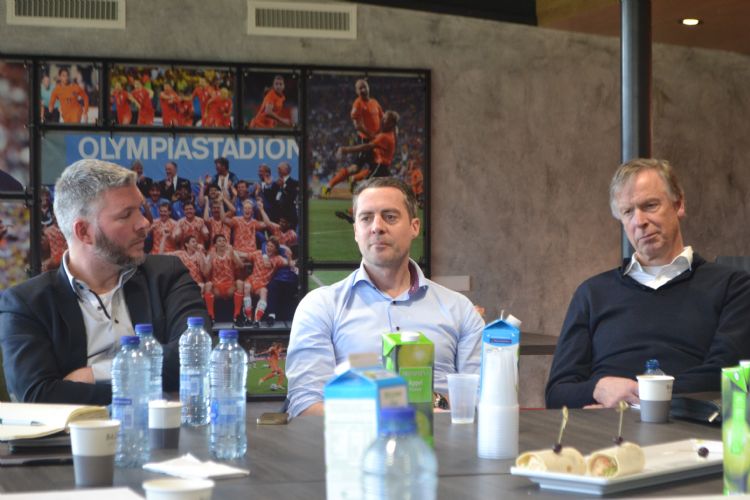 Sander Akkerman (Plann ingenieurs), Patrick Balemans (KNVB) en Wil Ditzel (Global Sports Surfaces Europe) Sander Akkerman (Plann ingenieurs), Patrick Balemans (KNVB) en Wil Ditzel (Global Sports Surfaces Europe)