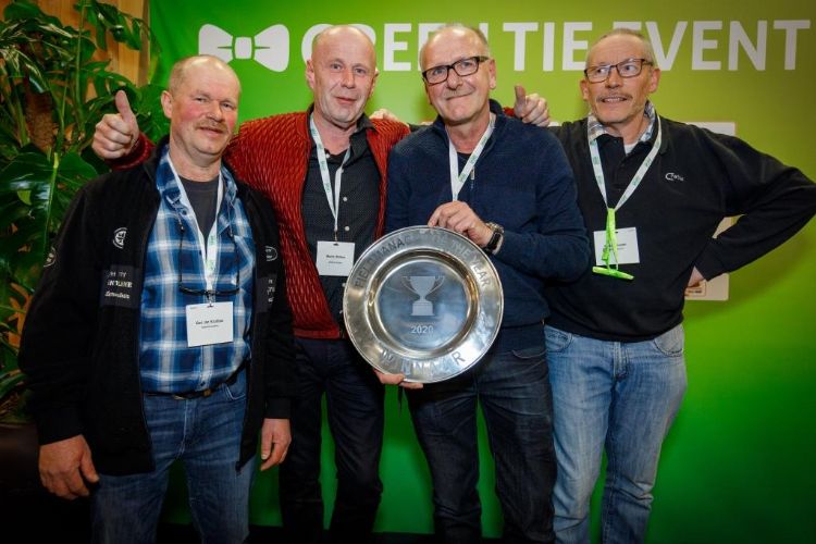 Jaap Verhagen met zijn collega's van de gemeente Zutphen. Foto: Vakbeurs Sportaccommodaties. Jaap Verhagen met zijn collega's van de gemeente Zutphen. Foto: Vakbeurs Sportaccommodaties.