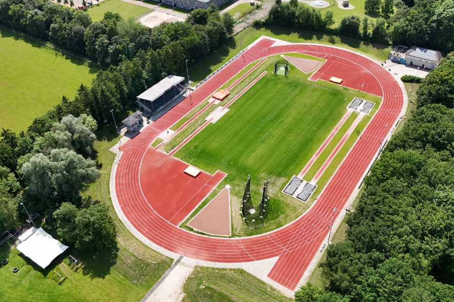 Beeld van de atletiekbaan na renovatie