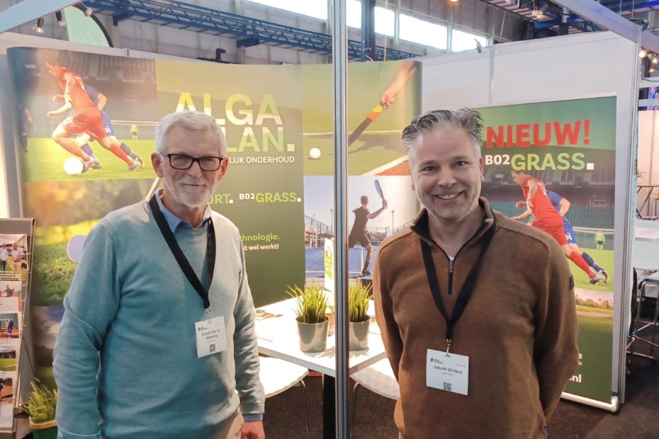 Ewoud van de Wetering en collega Gabriël Wolters tijdens de Nationale Sport Vakbeurs.