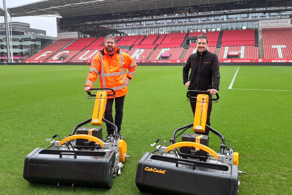 Archieffoto uit 2019: infinicut maaiers bij FC UTRECHT. Het bedrijf was toen onderdeel van Cub Cadett