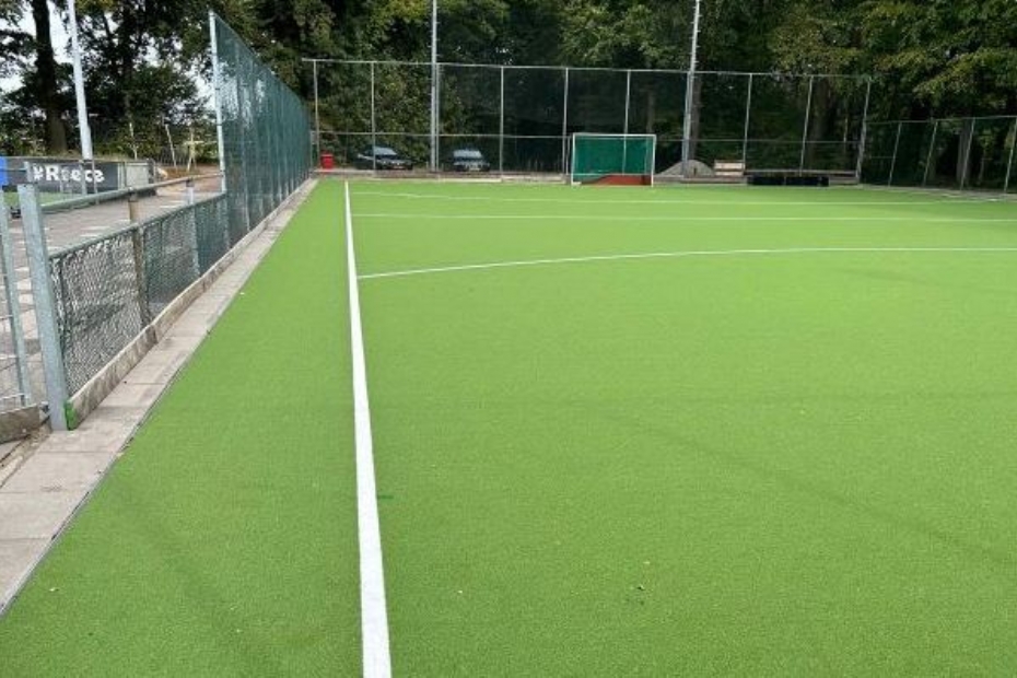 Het DW-systeem is al geïmplementeerd in Nederland, met een 'Hockey 5s'-veld met het Hockey Ultra DW-systeem dat nu in gebruik is bij HC Voordaan in Groenekan
